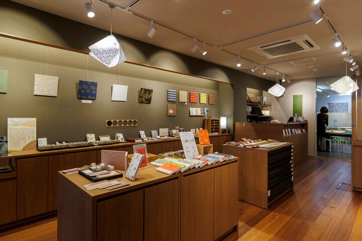 伝統の京からかみの技を受け継ぐ「唐丸」で、唐紙摺り体験＆工房見学