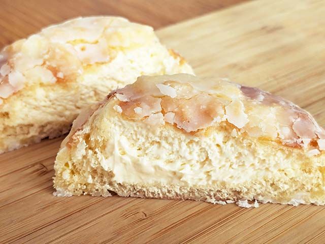 【ファミリーマート】八天堂コラボの「冷やして食べる くりーむメロンパン」断面