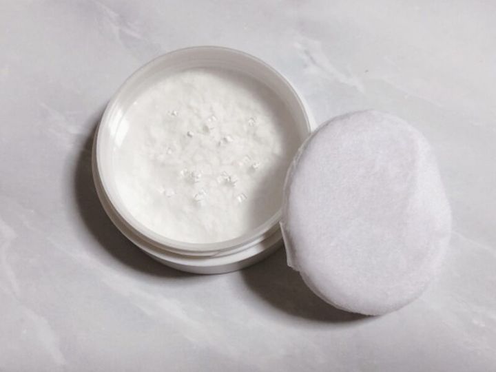 フェイスパウダー ルースパウダーとプレストパウダーの違い