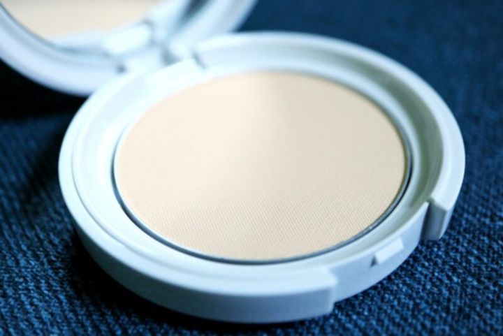 フェイスパウダー ルースパウダーとプレストパウダーの違い