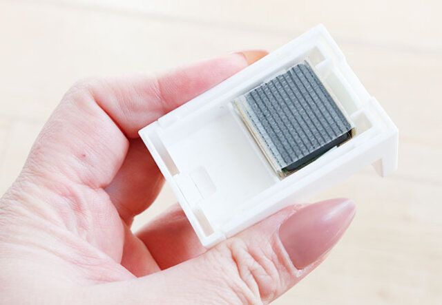 セリアのSimpler ボックスホルダーのマグネット部分