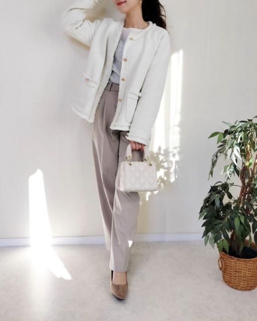 UNIQLOのタックワイドパンツを着用したコーデ