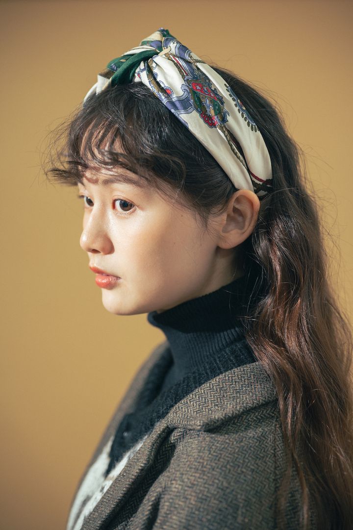 “スカーフ”のお手本巻き方2選。モノトーンコーデに華を添える！【FUDGE FRIEND おしゃれさんの毎日コーディネート】