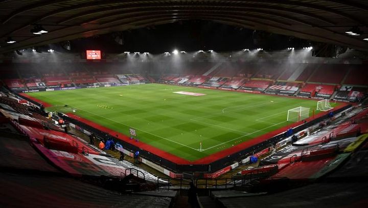 スタジアム横で大火災発生！サウサンプトン対プレストンが急遽延期に…黒煙が上がる動画が衝撃的