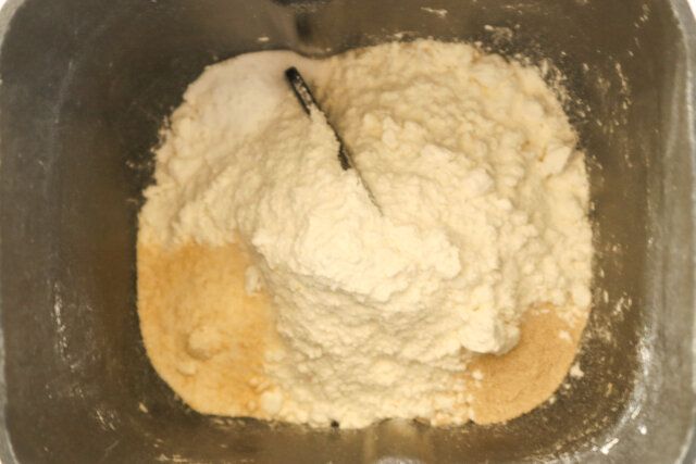 北欧風シナモンロール レシピ 生地の材料を混ぜ捏ねる