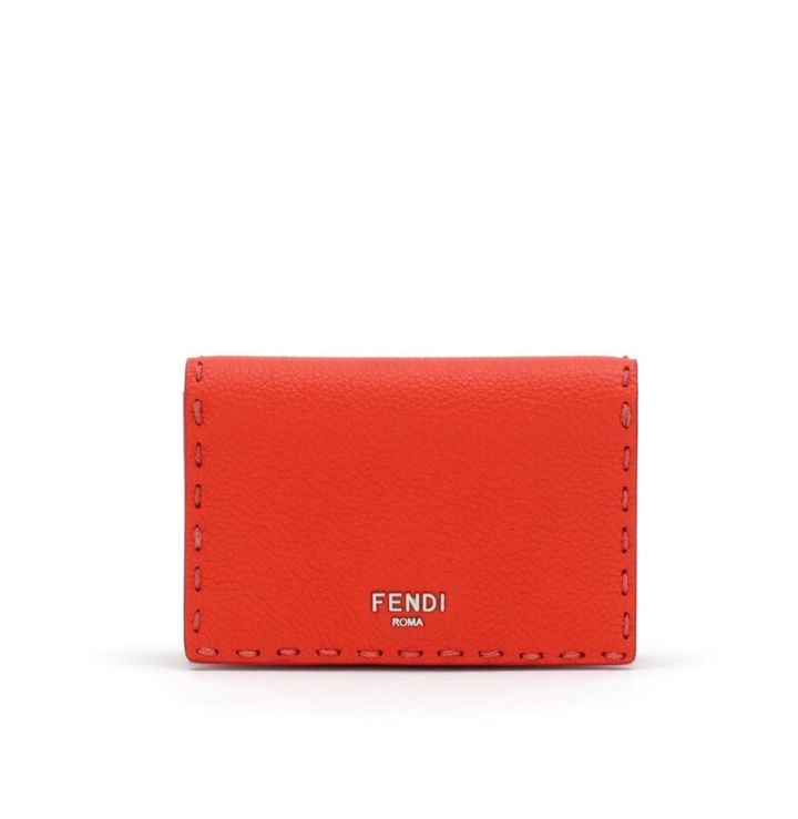 ギフトにもぴったりなFENDINのカードケース 日本限定のラヴァレッド