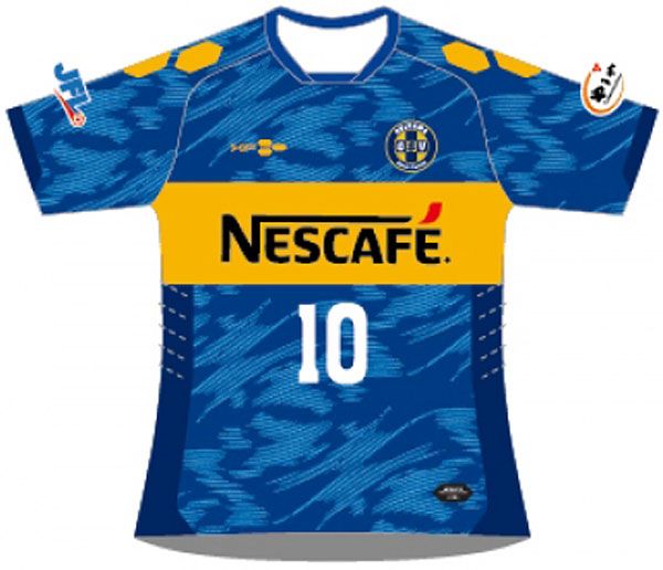 2年目のJFLを戦う沖縄SV、2024シーズンのユニフォーム登場！「アルゼンチンの名門」を彷彿の“紺黄”デザイン