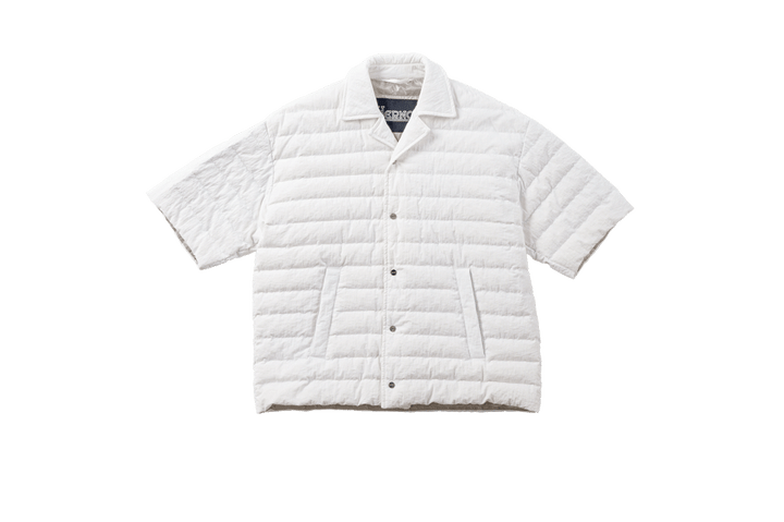 〈ヘルノ〉のダウンシャツ