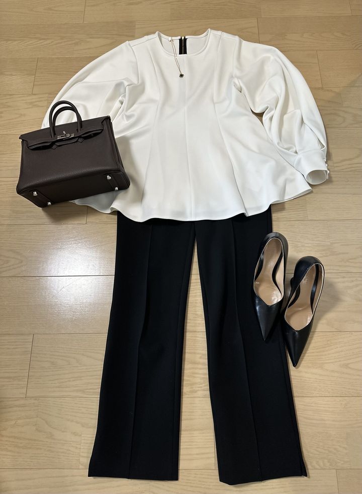 エルメスのパンツにEUCLAIDのトップスを合わせた入学式コーデ。