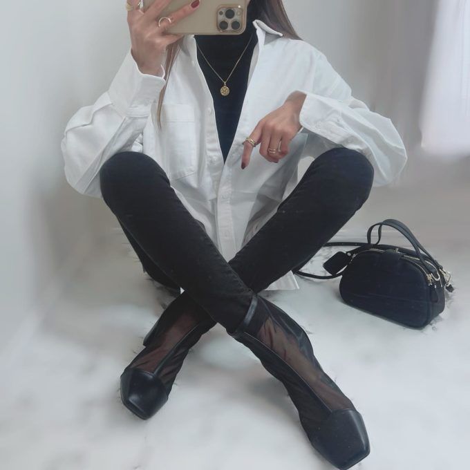 スキニーパンツ×GUのブラックの「シアーブーツ」