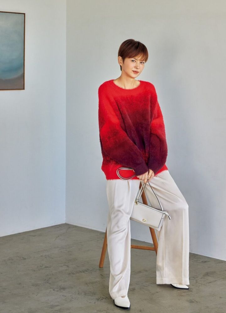 カラーセラピスト相川七瀬さん監修 トレンド ルージュ レッドコーデ 赤の着こなし グラデーションコーデ 赤ニット