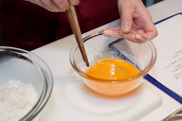 【理想のチャーハンの作り方】べチャッとしない！パラパラ食感の秘訣は「中火でじっくり」