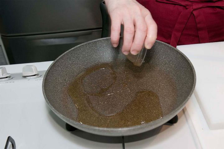 【理想のチャーハンの作り方】べチャッとしない！パラパラ食感の秘訣は「中火でじっくり」