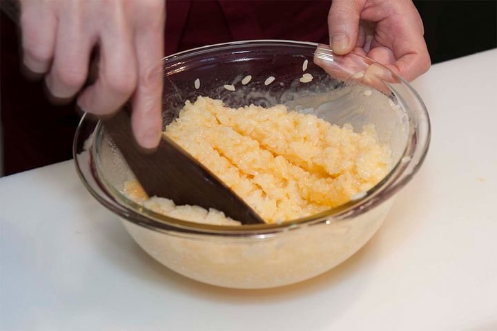 【理想のチャーハンの作り方】べチャッとしない！パラパラ食感の秘訣は「中火でじっくり」