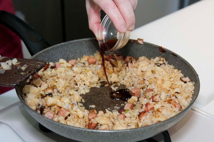 【理想のチャーハンの作り方】べチャッとしない！パラパラ食感の秘訣は「中火でじっくり」