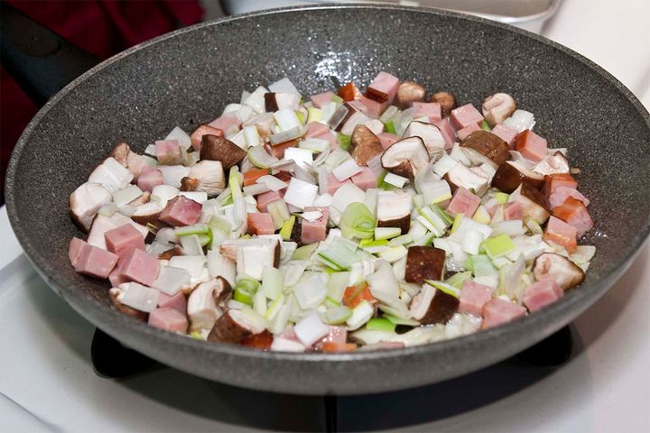 【チャーハン大成功！】べチャッとしない！パラパラ食感の秘訣は「中火でじっくり」