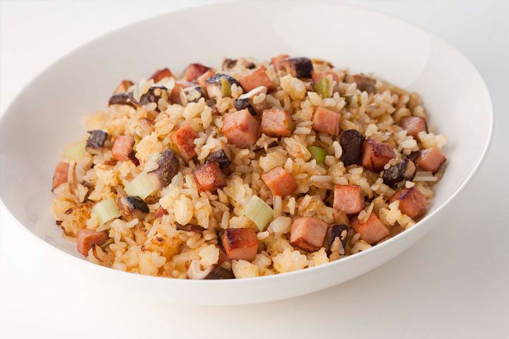 【理想のチャーハンの作り方】べチャッとしない！パラパラ食感の秘訣は「中火でじっくり」