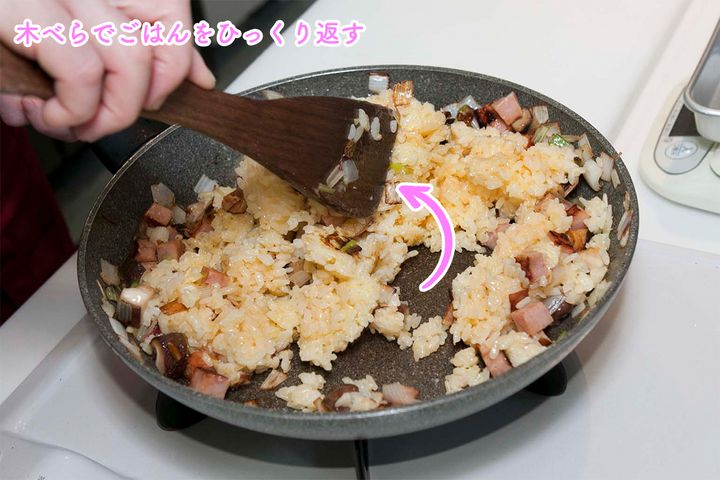 【理想のチャーハンの作り方】べチャッとしない！パラパラ食感の秘訣は「中火でじっくり」