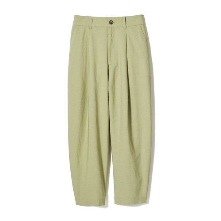 ユニクロとコントワー・デ・コトニエの2024年春夏コレクション テーパードパンツ