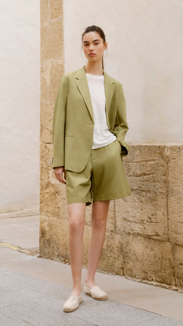 ユニクロとコントワー・デ・コトニエのカプセルコレクション リネンのセットアップ 