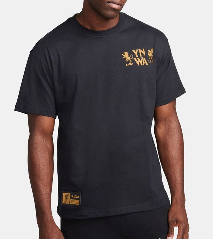 サッカーとバスケの融合！リヴァプールと“株主”レブロン・ジェームズがコラボした「LFC×LeBron」が登場