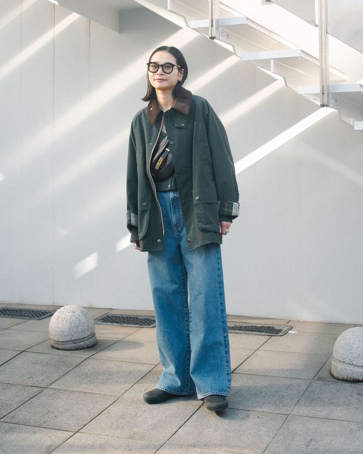 旬のシルエット“ワイドデニム”のお手本コーデ5選。オールシーズン使えるデニムで冬→春にスイッチ【TOKYO SNAP】