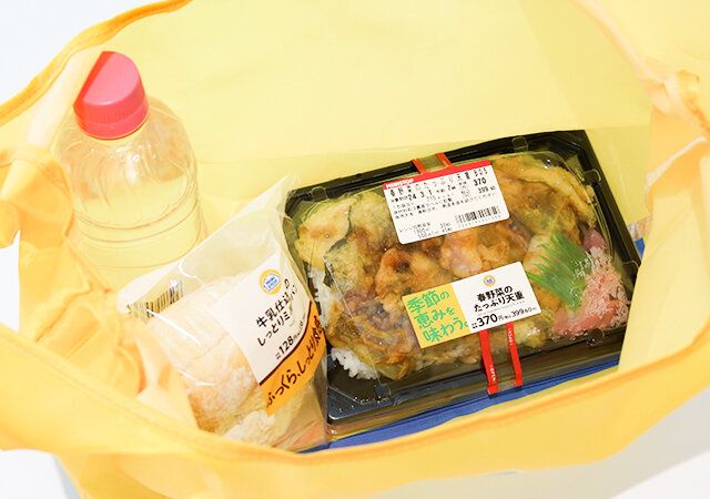 ミニストップのハロハロポーチ＆オリジナルロゴエコバッグ YELLOWに弁当を収納