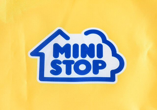 ミニストップのハロハロポーチ＆オリジナルロゴエコバッグ YELLOWのロゴ