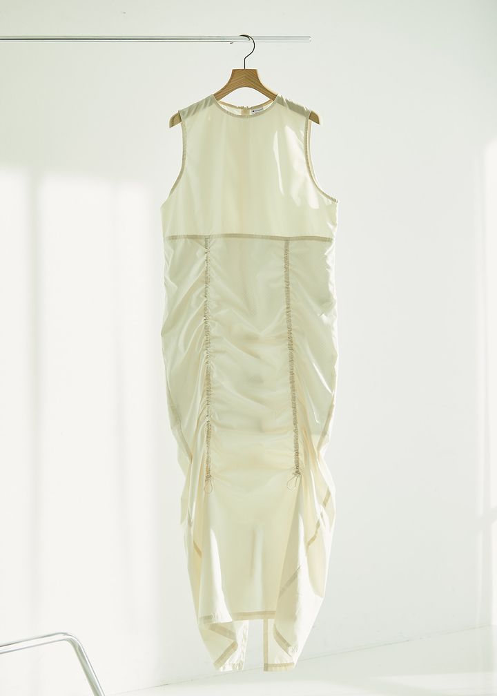 画像: ワンピース¥16,500／チャンピオン×レイ ビームス（レイ ビームス 新宿） 出典：www.beams.co.jp