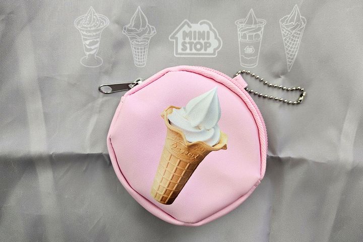 MINISTOP OFFICIAL BOOK ソフトクリームポーチ＆スイーツエコバッグ GRAY／￥2,178（税込み）