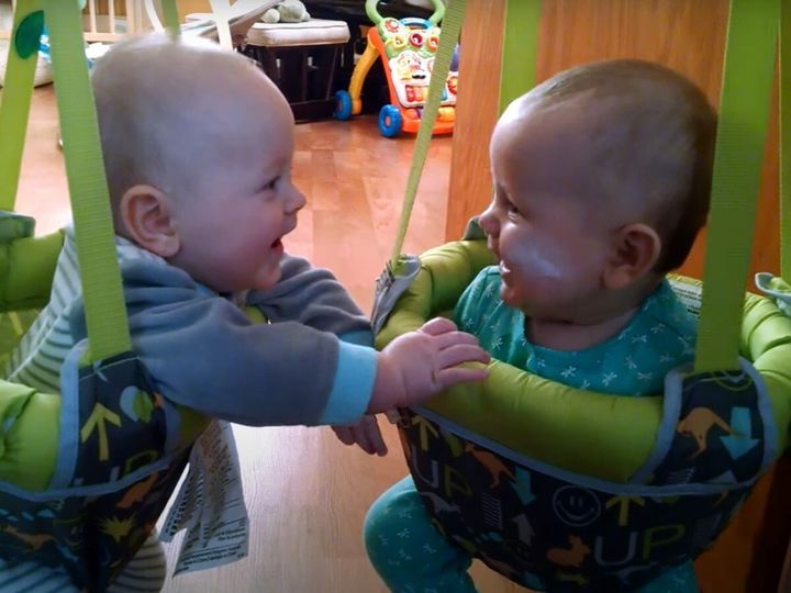 2人で笑い合ってる！