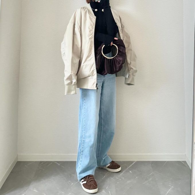 MA-1×UNIQLO：Cのピンクの「ワイドストレートジーンズ」