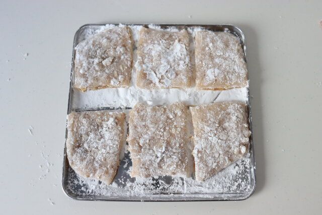 くるみとチーズのもちもち大福 レシピ 求肥を伸ばして冷ます