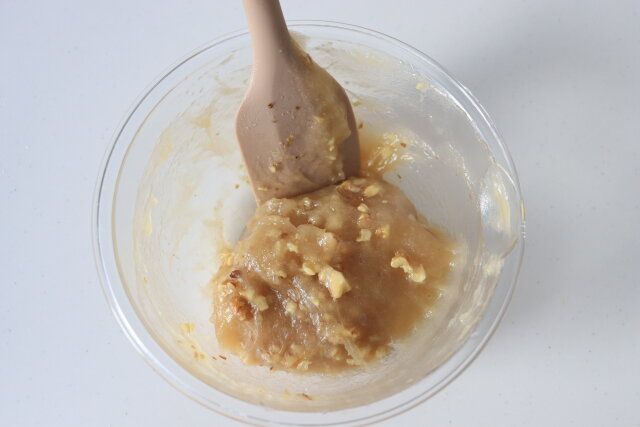 くるみとチーズのもちもち大福 レシピ くるみを入れる