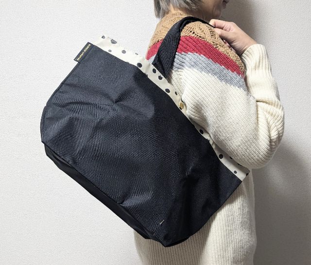 肩にかけたとき