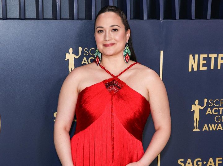 画像: リリー・グラッドストーンが話題になっている高校の卒業アルバムについて言及