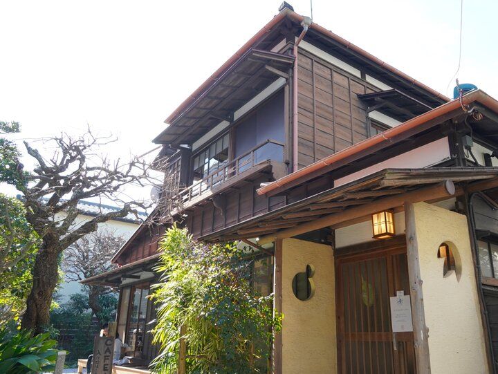 鎌倉の神社にお参りしたあとは隠れ家カフェでほっと一休み♪「古民家カフェ ユキノシタ」