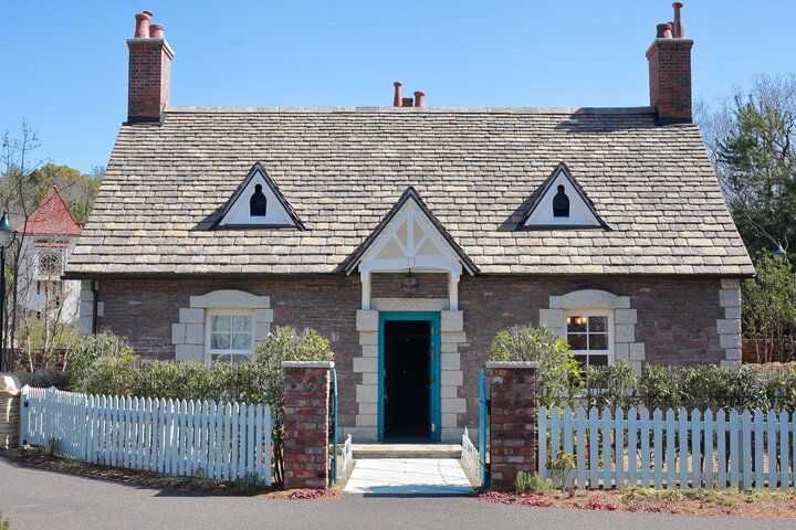 「ハウルの城」や「グーチョキパン屋」も。「ジブリパーク」の新エリア「魔女の谷」がオープン