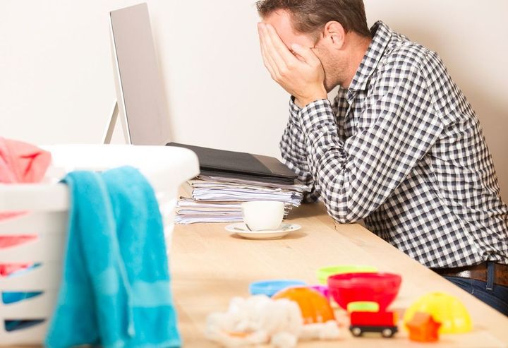 いっぱいいっぱいになっている父親