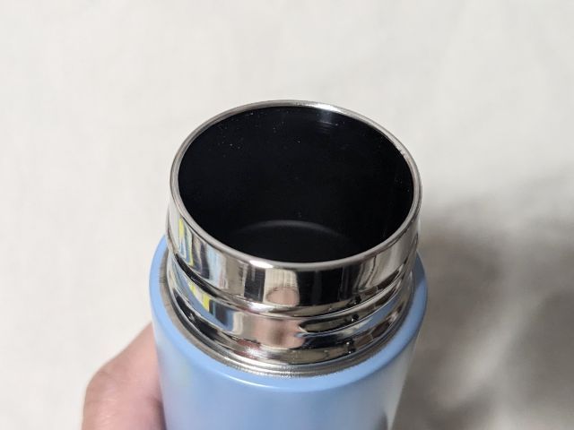 飲みやすいシンプルな飲み口