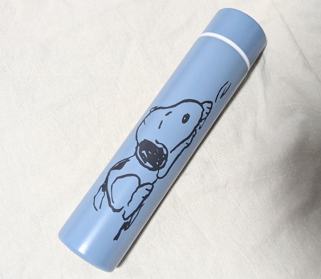 スヌーピーの絵柄のボトル