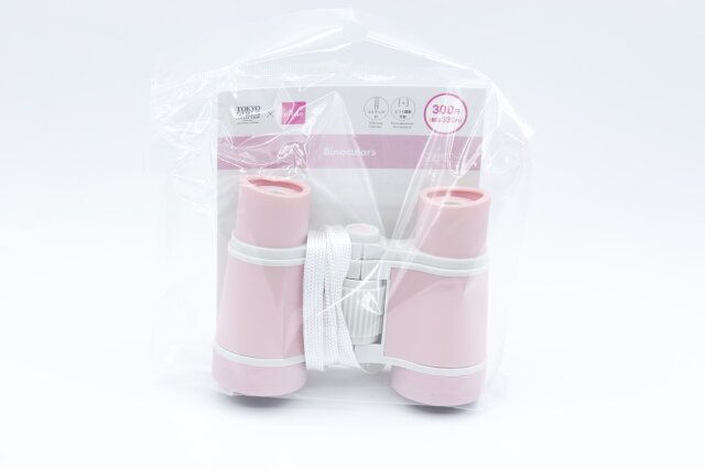 ダイソーの双眼鏡（ピンク）のパッケージ