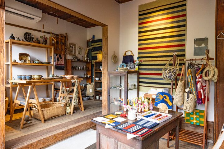 広島・宮島にある小さな工芸品の店「シグナル」で、中国地方のクラフトに出会う