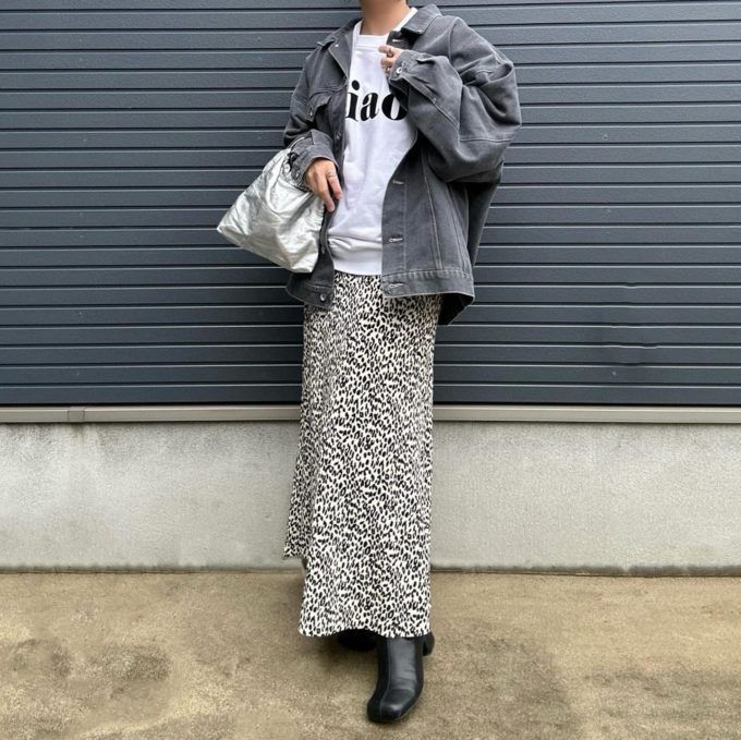 しまむらのブラックの「デニムBIGGジャン」