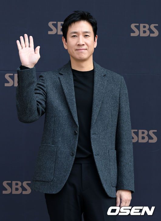 イ・ソンギュンさん