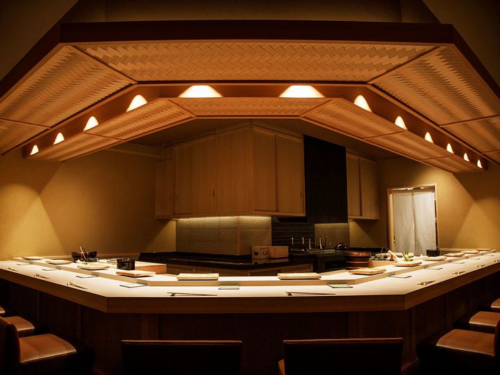 東銀座『鮨 いつつ』の内観