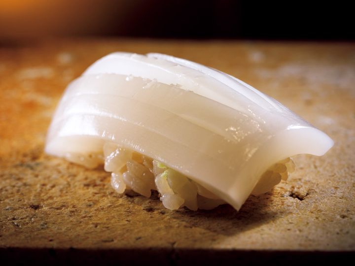 東銀座『鮨 いつつ』の「スミイカ」