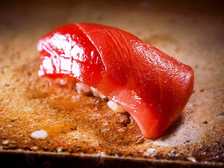 東銀座『鮨 いつつ』の「中トロ」