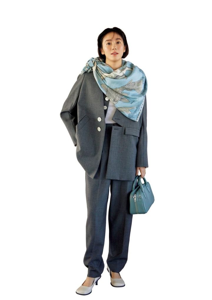 カラーセラピスト相川七瀬さん監修 トレンド パステルブルーコーデ 青の着こなし スカーフコーデ エンフォルド セットアップ