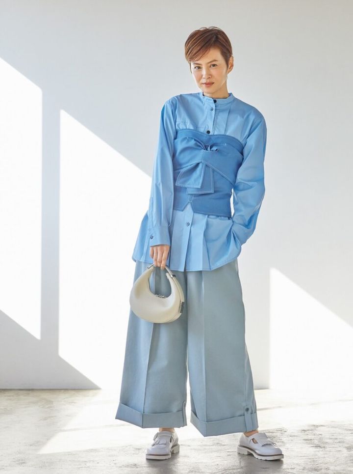 カラーセラピスト相川七瀬さん監修 トレンド パステルブルーコーデ 青の着こなし シャツコーデ 